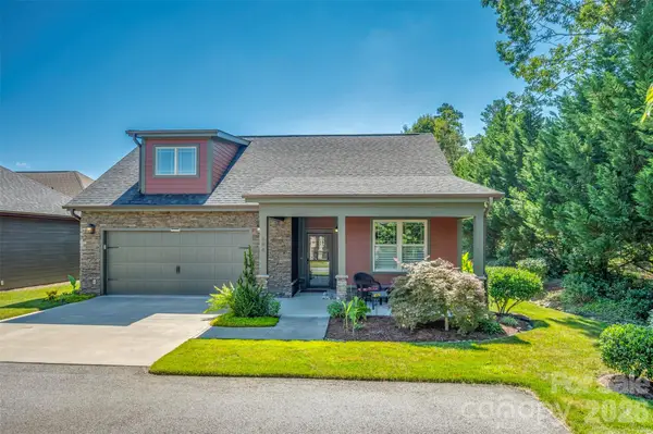 584 Summerfield Place, Flat Rock, NC 28731