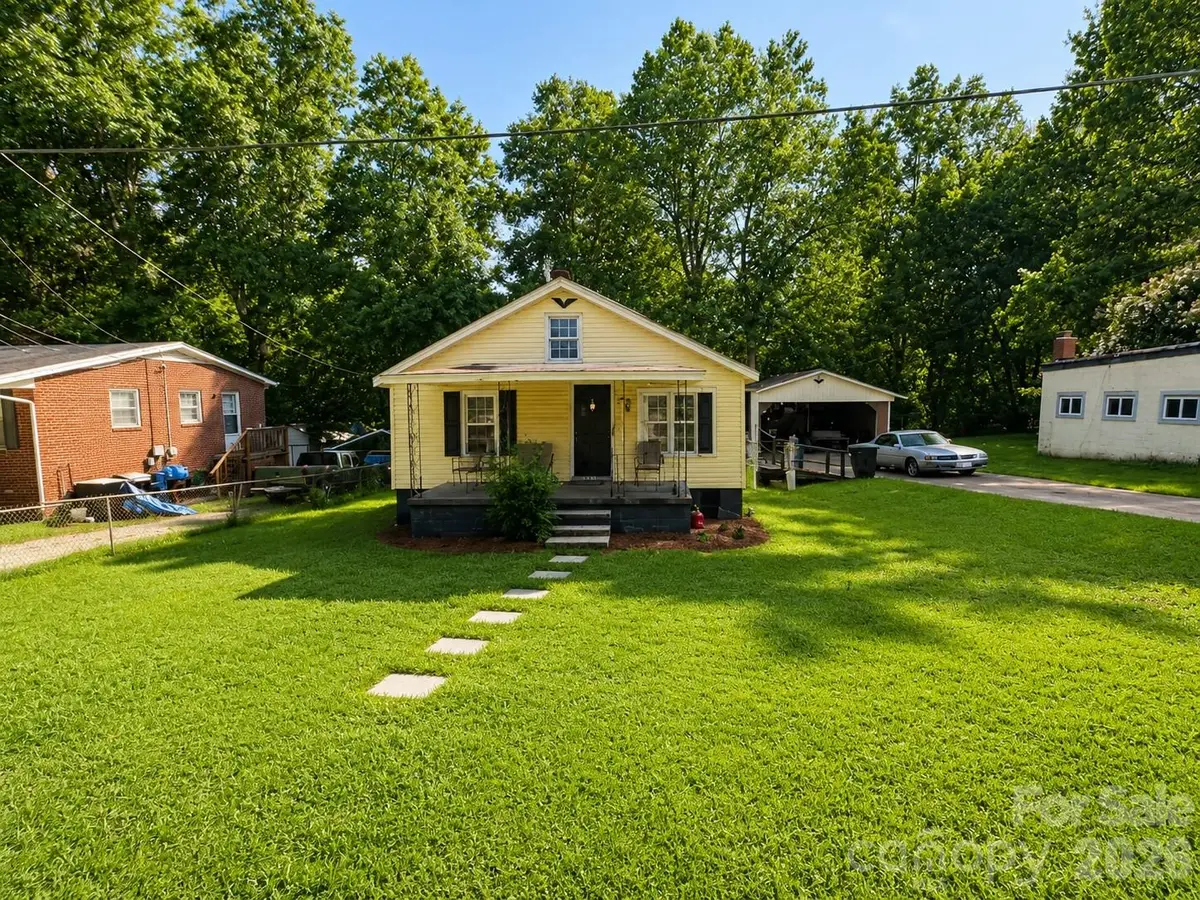 312 S Miller Avenue, Statesville, NC 28677 - #1