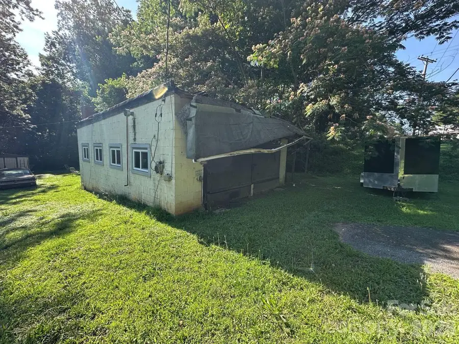310 S Miller Avenue, Statesville, NC 28677 - #2