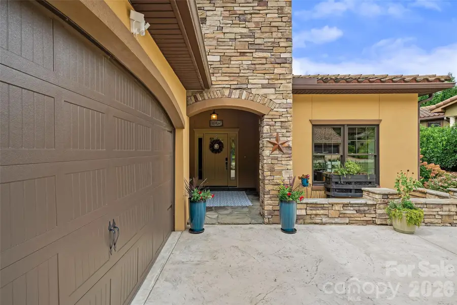 25 Ocaso Drive, Asheville, NC 28806 - #2
