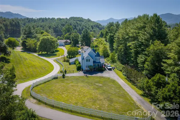 22 Dogwood Circle, Burnsville, NC 28714