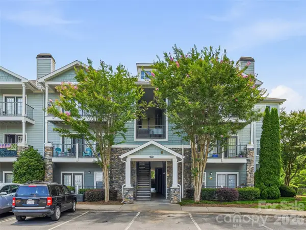 200 Vista Lake Drive #301, Candler, NC 28715