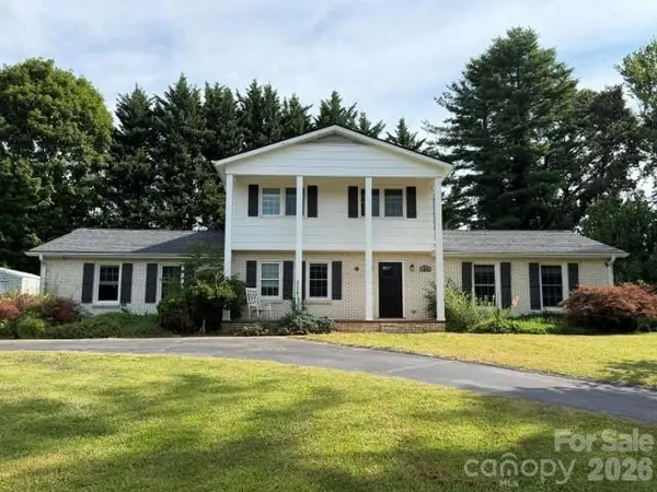 1376 Glenheath Drive, Hendersonville, NC 28791