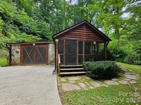 33 Tennis Court Road, Burnsville, NC 28714