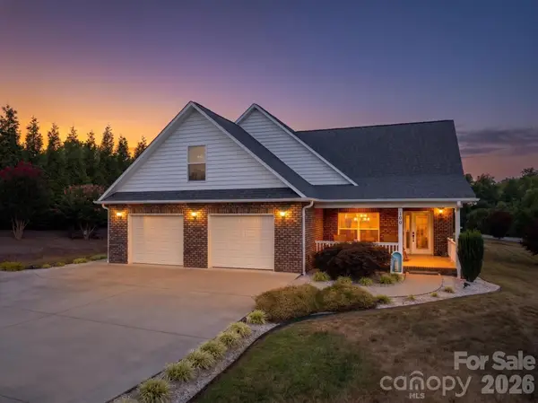 100 Rivercliff Drive, Hudson, NC 28638