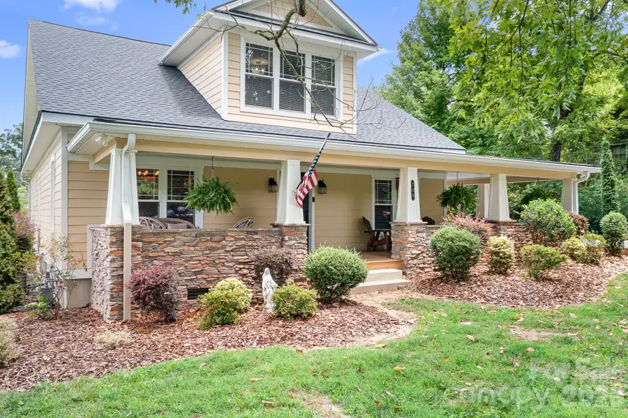 708 N Grove Street, Lincolnton, NC 28092 - #2