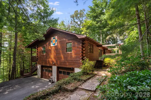 423 Rambling Drive, Hendersonville, NC 28739
