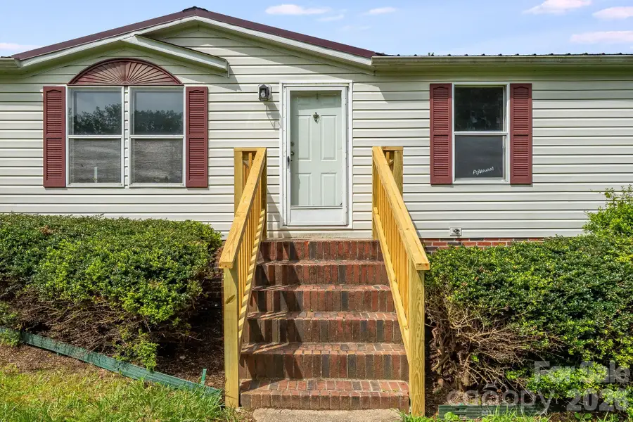 505 Crescent Way, Horse Shoe, NC 28742 - #3