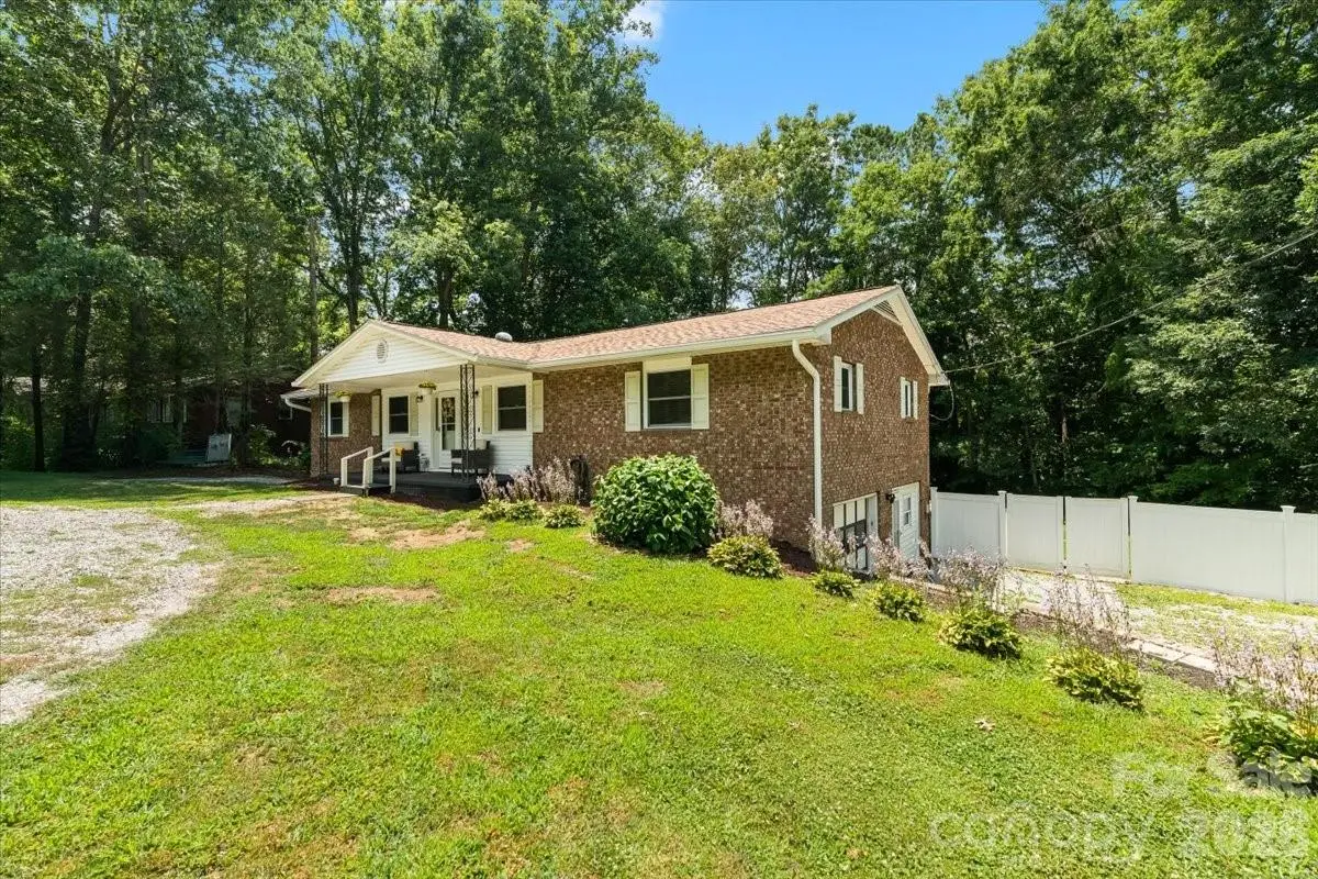 216 Dundeve Circle, Hendersonville, NC 28792 - #1