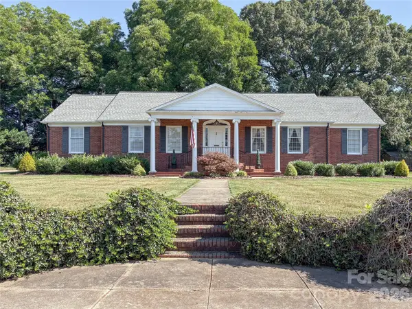 412 Ridgeway Avenue, Statesville, NC 28677