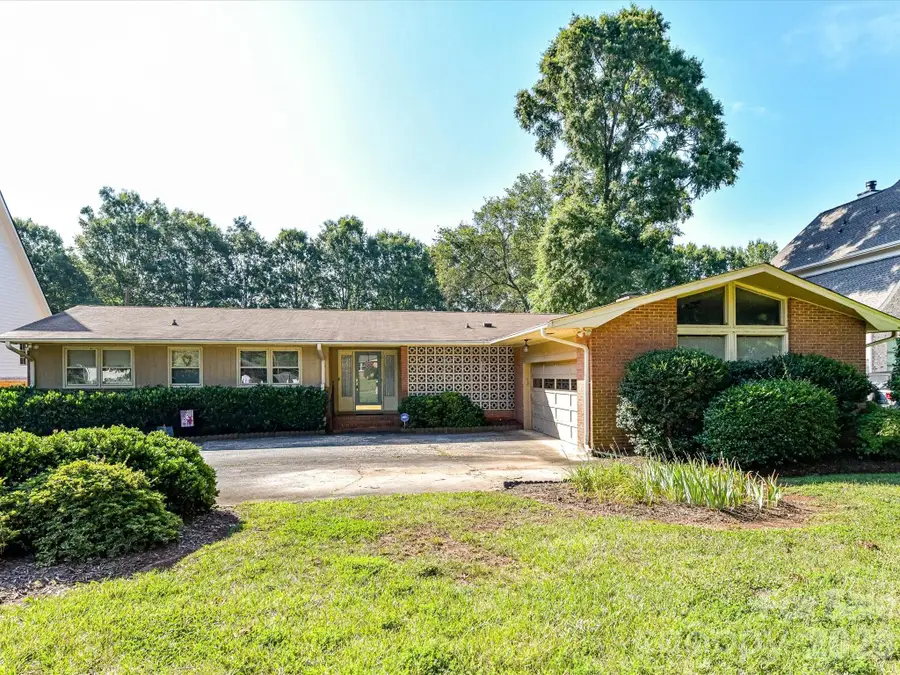 911 Lansdowne Road, Charlotte, NC 28270 - #2