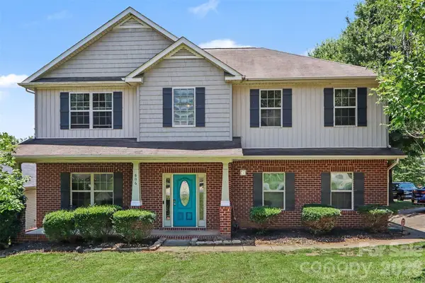 806 Brooke Nicole Place, Charlotte, NC 28213