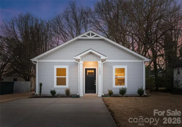 1922 Wilson W Lee Boulevard, Statesville, NC 28677