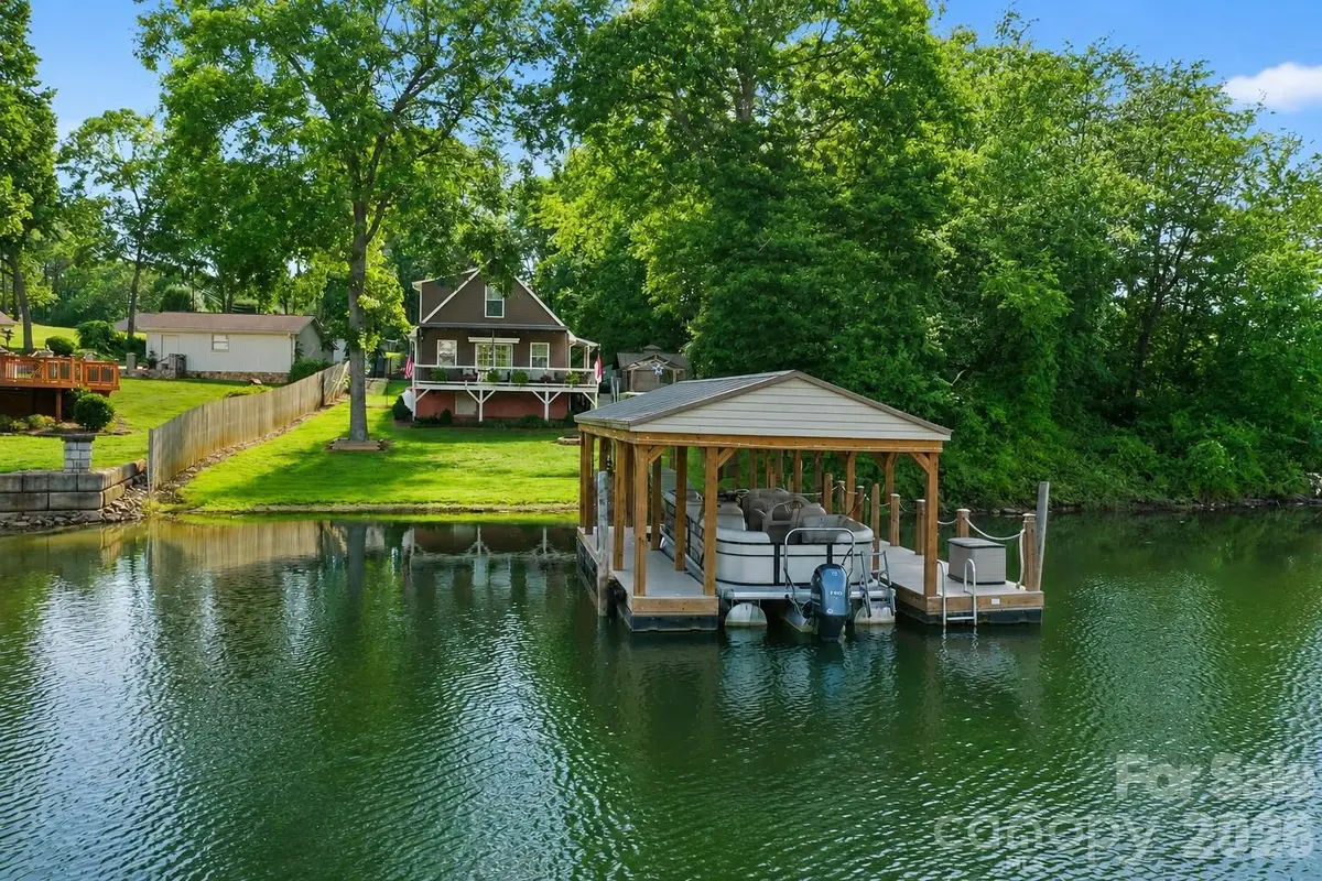 6208 Vandresser Point, Hickory, NC 28601 - #1