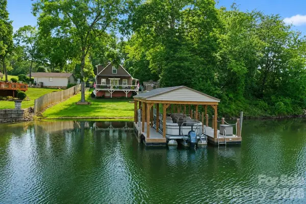 6208 Vandresser Point, Hickory, NC 28601