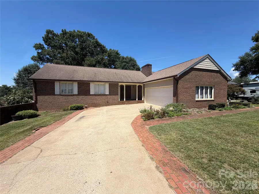 3721 9th Street Drive Ne, Hickory, NC 28601 - #2