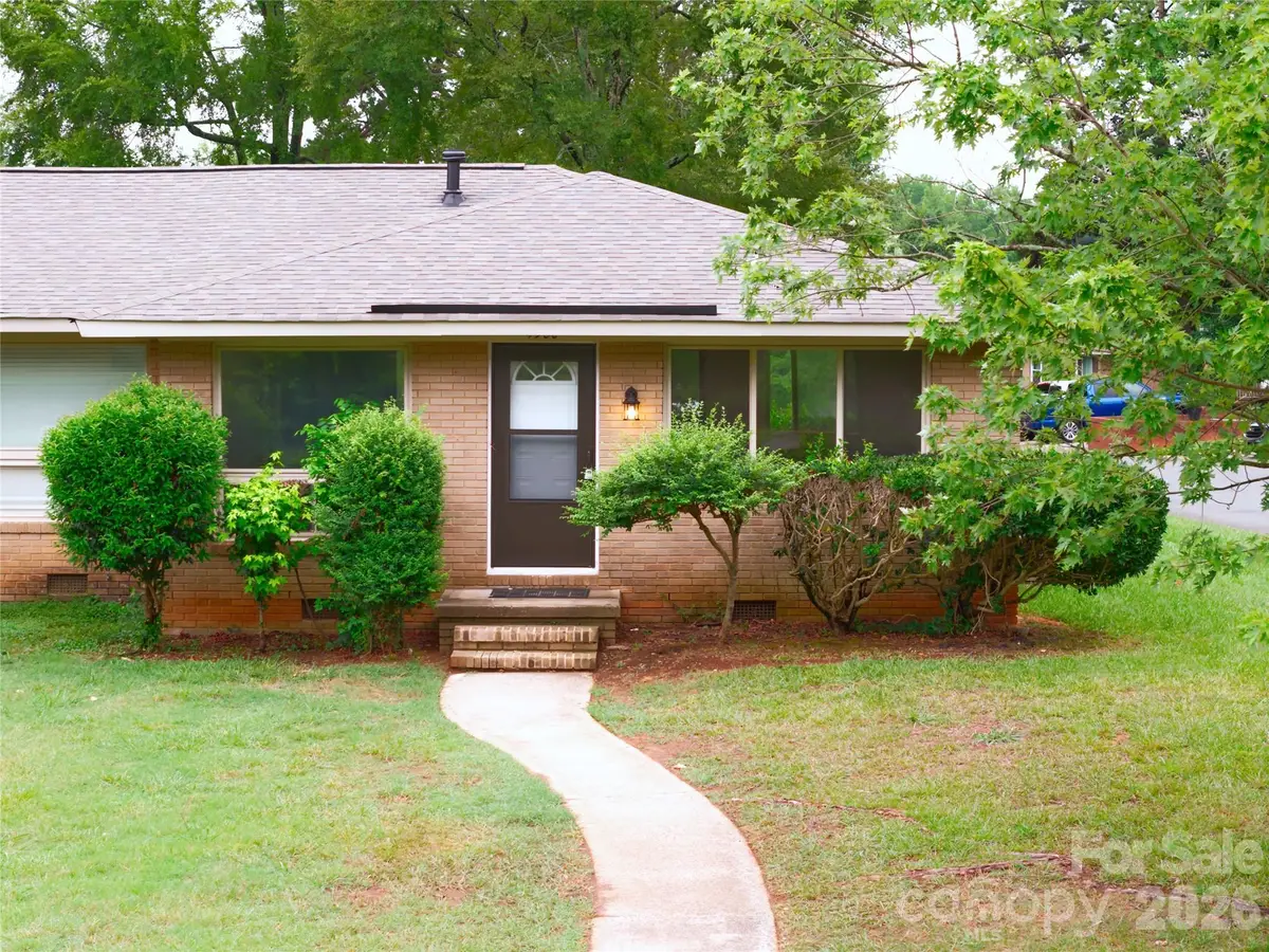 4900 Malibu Drive, Charlotte, NC 28215 - #1