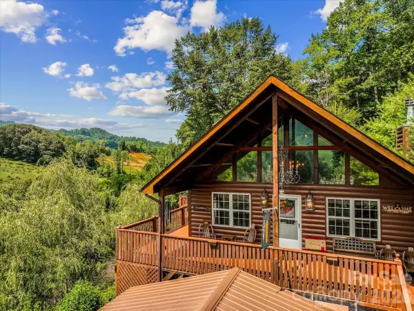 49 Pinnacle Road, Burnsville, NC 28714