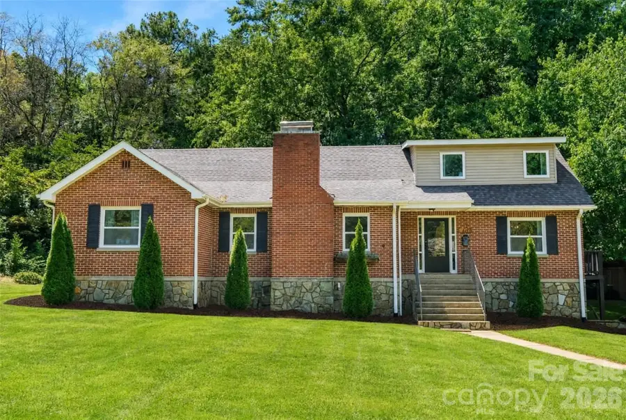 317 Balsam Drive, Waynesville, NC 28786 - #2