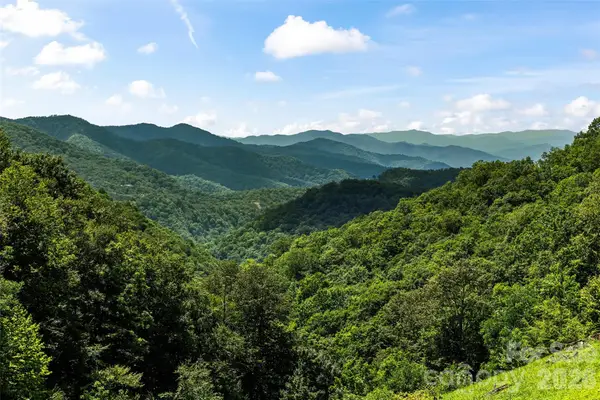 670 Parkway Drive, Maggie Valley, NC 28751