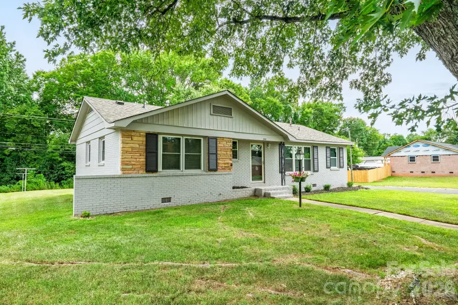 2917 Dalecrest Drive, Charlotte, NC 28269 - #2