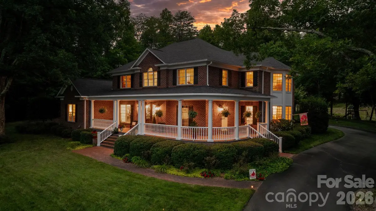 3740 Pinecrest Drive Ne, Hickory, NC 28601 - #1