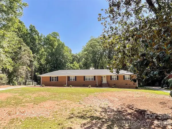 6728 Lakeside Drive, Charlotte, NC 28215