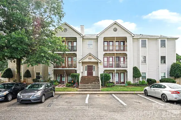 6165 Meadow Rose Lane, Charlotte, NC 28215