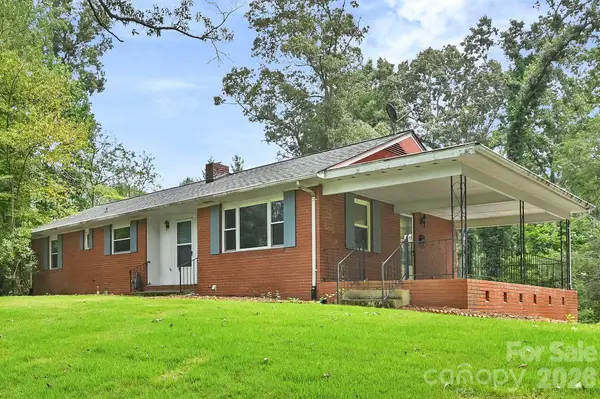 720 Mergans Lane, Hendersonville, NC 28791