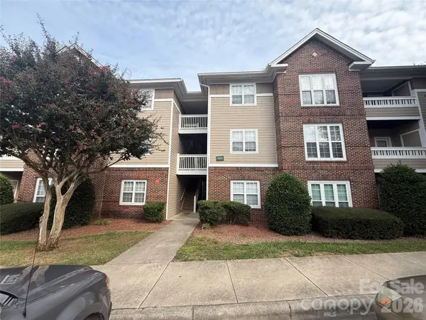 9811 Campus Walk Lane, Charlotte, NC 28262