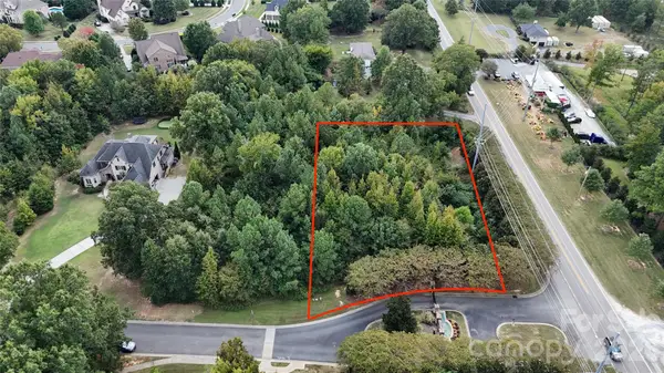 8335 Victoria Lake Drive, Waxhaw, NC 28173