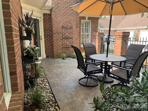7424 Hurstbourne Green Drive, Charlotte, NC 28277