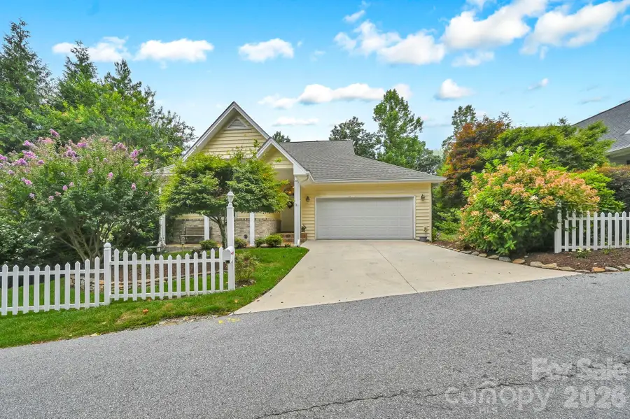 230 Carriage Summitt Way #2423, Hendersonville, NC 28791 - #2