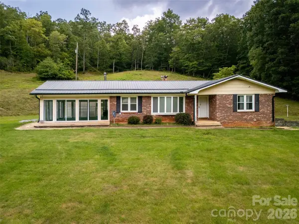 821 Tanasee Gap Road, Balsam Grove, NC 28708