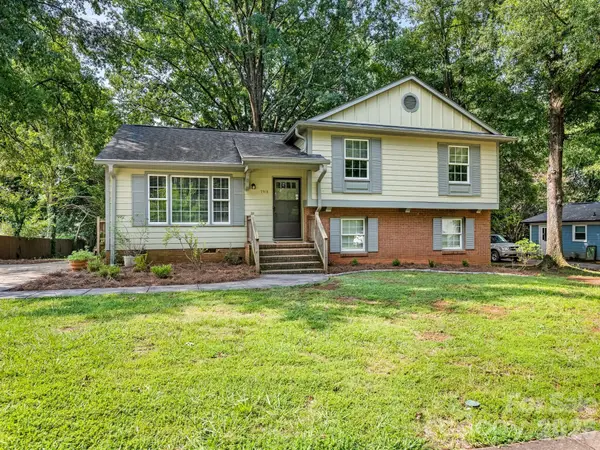 7518 Riding Trail Road, Charlotte, NC 28212