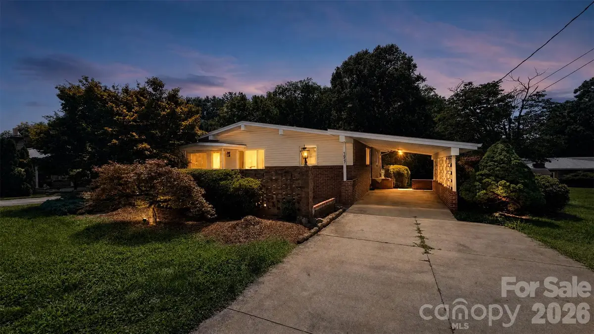 1857 8th Street Drive Ne, Hickory, NC 28601 - #1