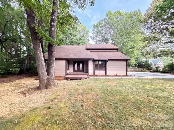 608 Amanda Drive, Matthews, NC 28104