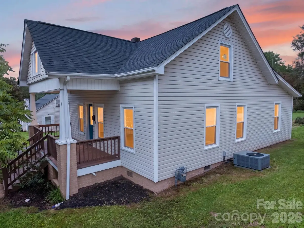 410 Spruce Street Sw, Lenoir, NC 28645 - #1