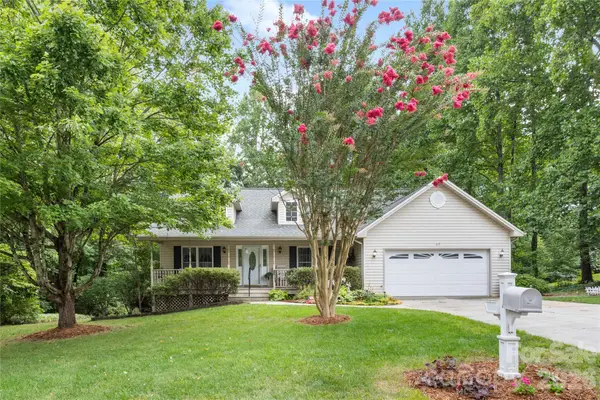 69 Red Cedar Drive, Hendersonville, NC 28792