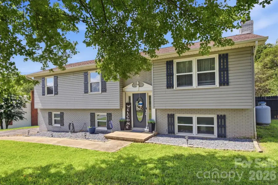 1772 Woodridge Circle, Hickory, NC 28602 - #2