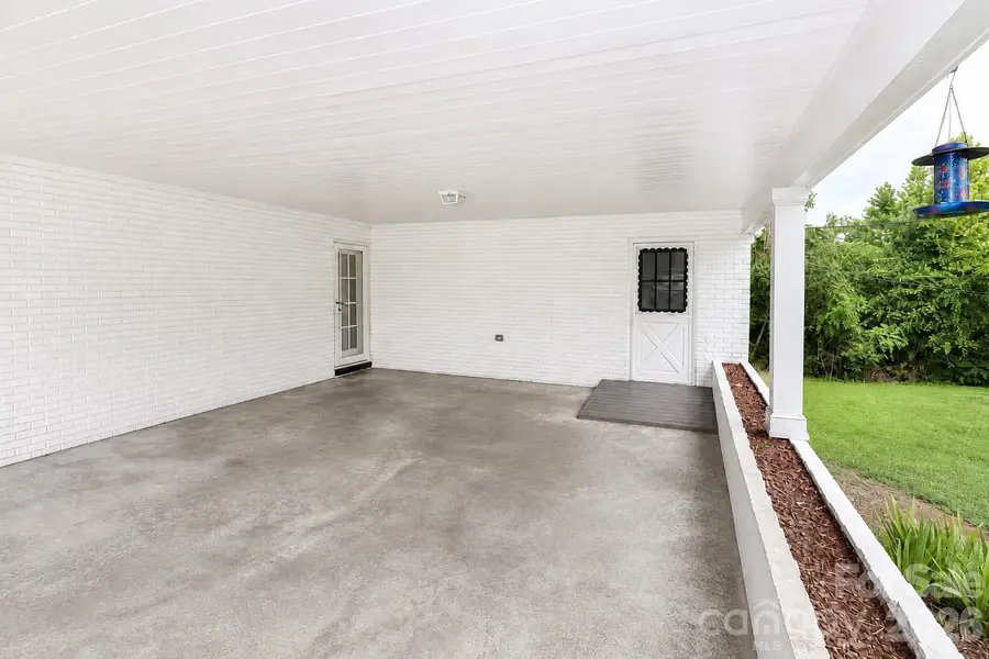 535 N Carolina Avenue, Statesville, NC 28677 - #3