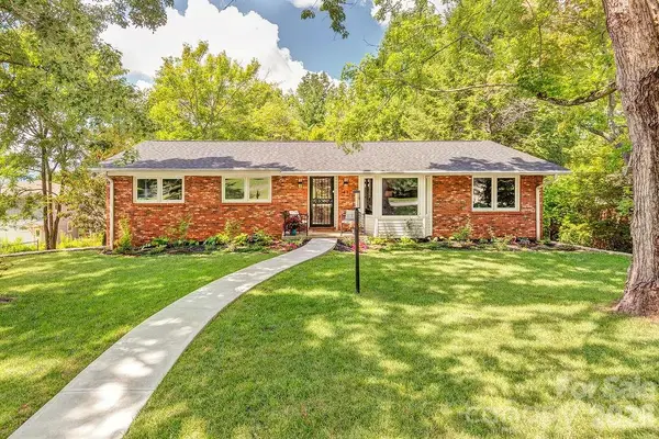 47 Deerwood Drive, Asheville, NC 28805