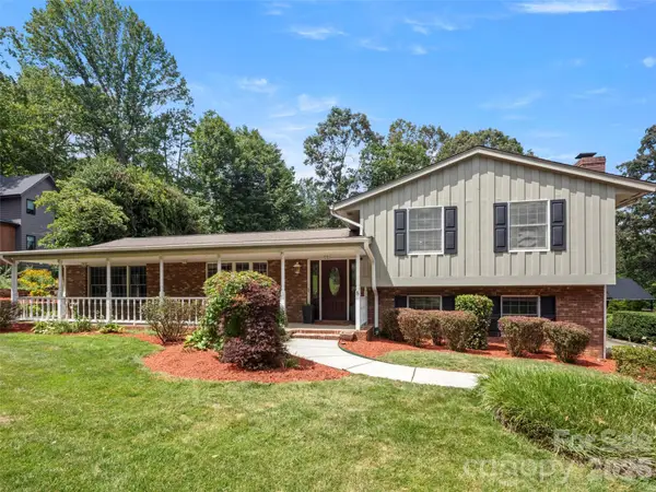 8 English Place, Candler, NC 28715