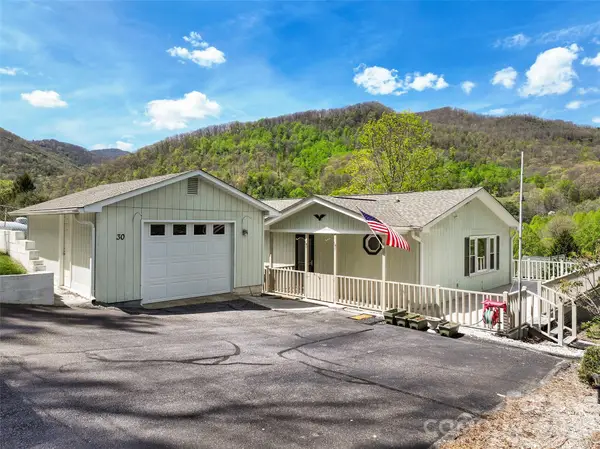 30 Hillcrest Road, Maggie Valley, NC 28751