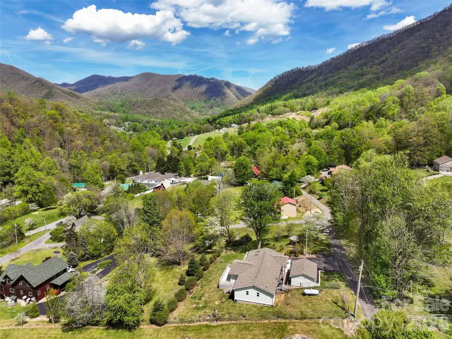 30 Hillcrest Road, Maggie Valley, NC 28751 - #2
