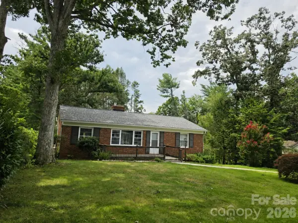 15 Lynnstone Court, Asheville, NC 28805