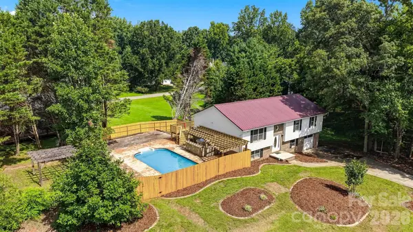 1257 Canseco Lane, Hickory, NC 28602