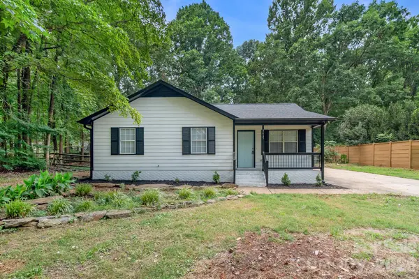8425 Lochinvar Drive, Charlotte, NC 28227