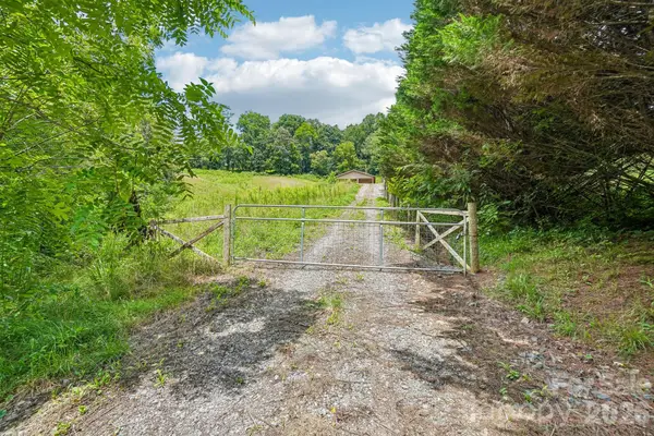 50 Glance Cove Road, Clyde, NC 28721