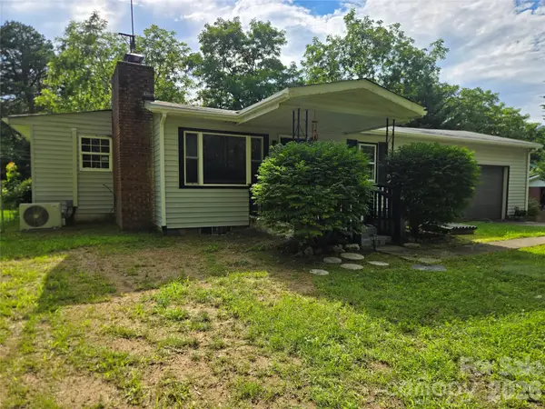 1323 Locust Grove Road, Hendersonville, NC 28792